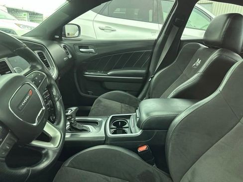 Used 2019 Dodge Charger Scat Pack w/ Dynamics Package RWD image 6