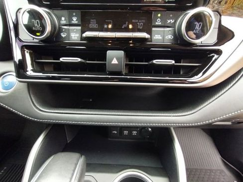 Used 2020 Toyota Highlander XLE image 63