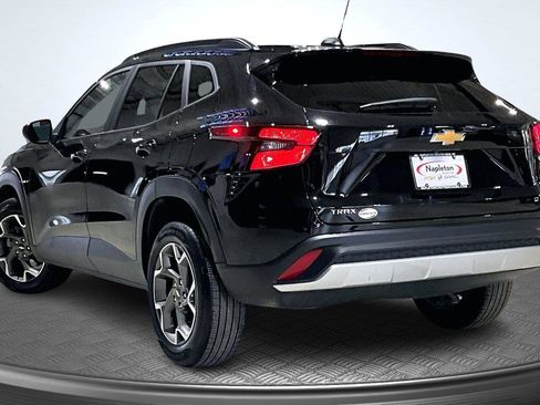 Used 2025 Chevrolet Trax LT image 14