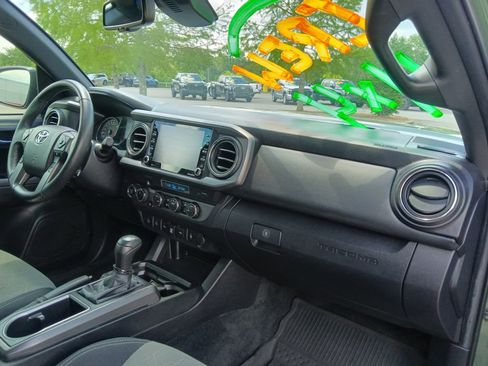 Used 2021 Toyota Tacoma TRD Off-Road w/ Technology Package AWD/4WD image 33