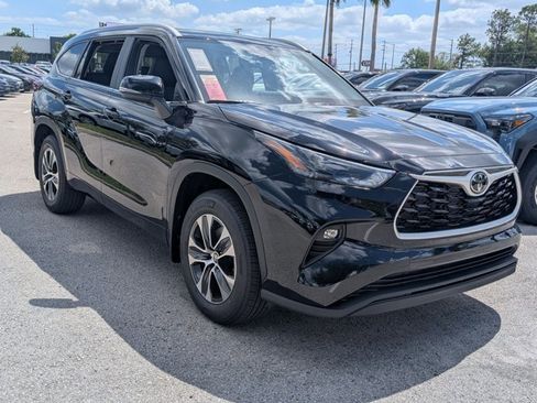 New 2026 Toyota Highlander XLE image 6
