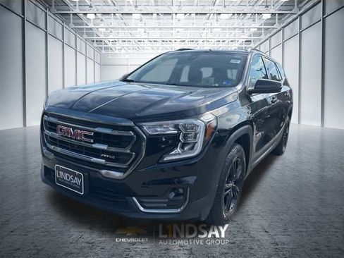 Used 2022 GMC Terrain AT4 w/ Infotainment Package II image 2