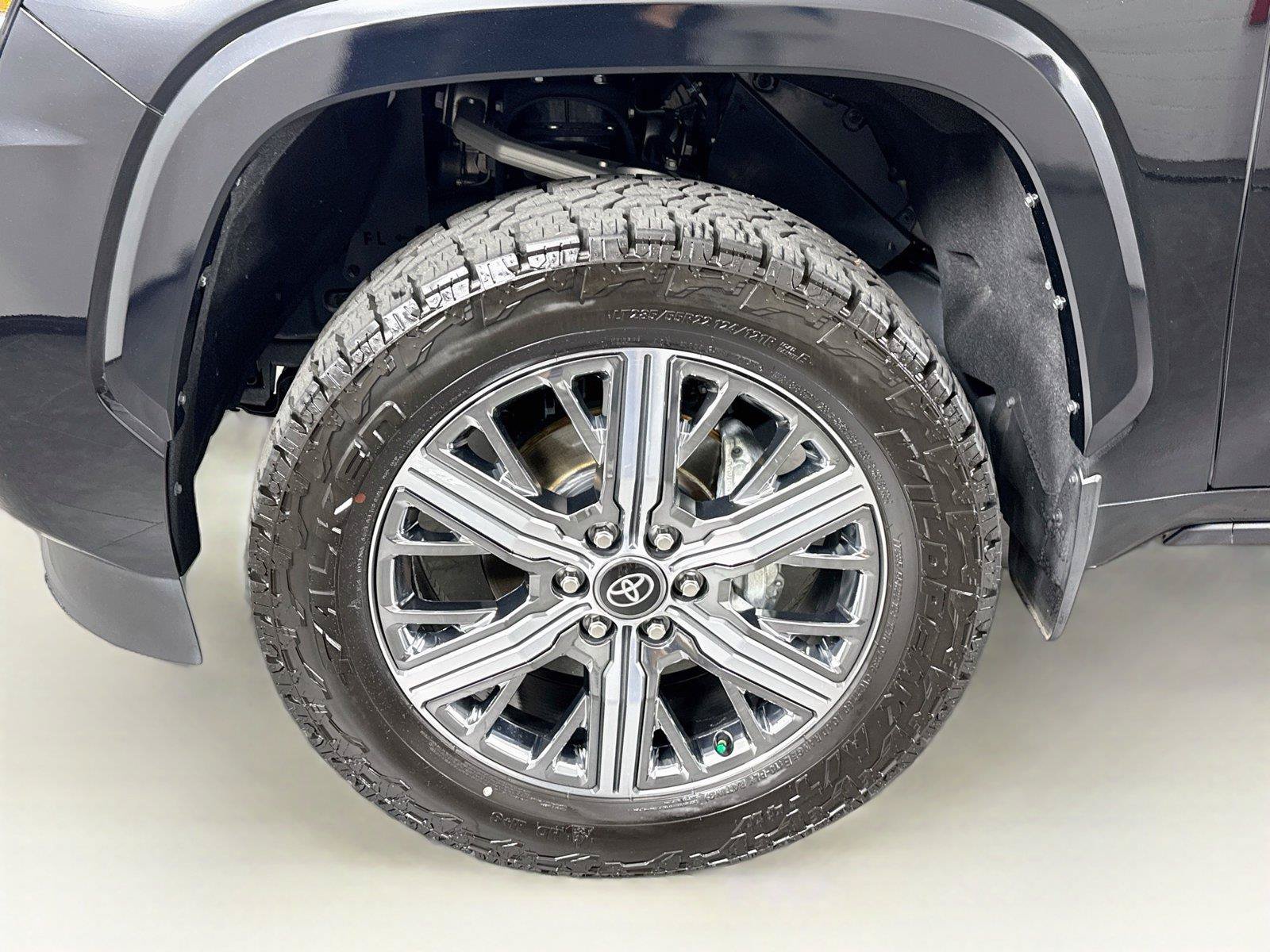 Used 2025 Toyota Sequoia Capstone AWD/4WD image 49
