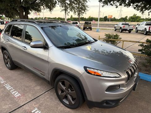 Used 2016 Jeep Cherokee 75th Anniversary FWD image 2