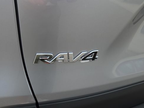 Used 2025 Toyota RAV4 XLE AWD/4WD image 30