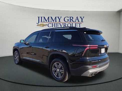 Used 2025 Chevrolet Traverse LT image 5