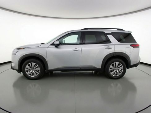 Used 2025 Nissan Pathfinder SV image 5