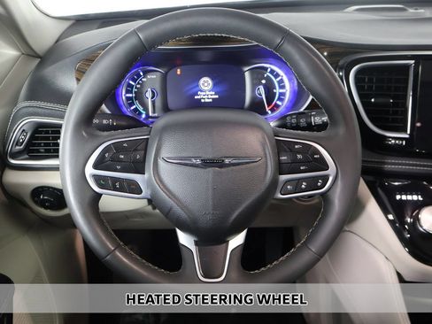 Used 2023 Chrysler Pacifica Limited FWD image 9