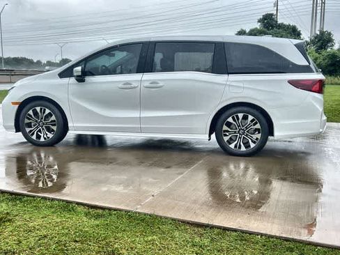 Used 2026 Honda Odyssey Elite image 4