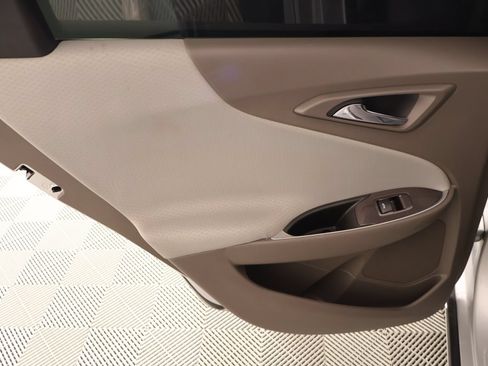 Used 2017 Chevrolet Malibu LT FWD image 15