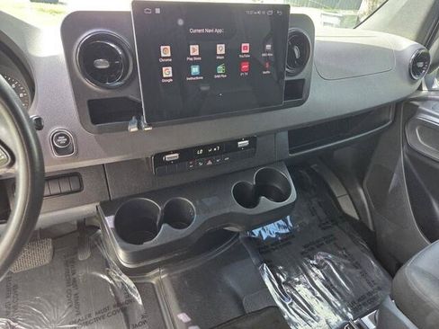 Used 2022 Mercedes-Benz Sprinter 2500 image 8