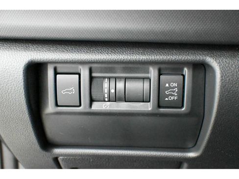 Used 2025 Subaru Forester Premium image 33