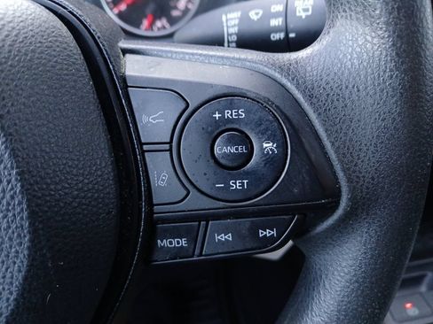Used 2021 Toyota RAV4 LE AWD/4WD image 25