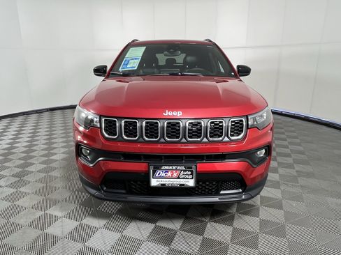 Used 2025 Jeep Compass Latitude w/ Sun & Sound Group AWD/4WD image 7