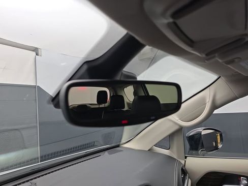 Used 2024 Chrysler Pacifica Limited image 43