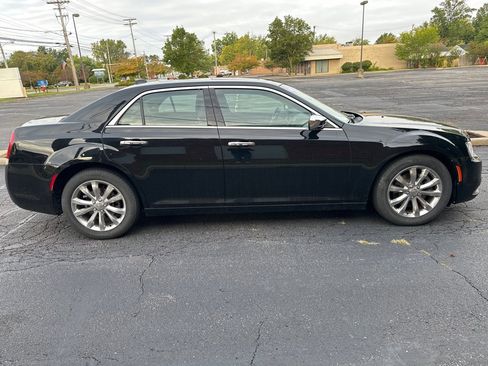 Used 2016 Chrysler 300 C image 8