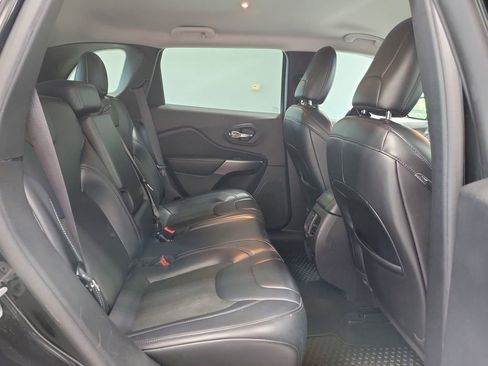 Used 2020 Jeep Cherokee Latitude Plus w/ Cold Weather Group AWD/4WD image 17