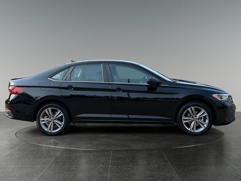 Used 2024 Volkswagen Jetta SE FWD image 10