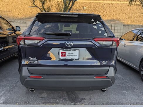 Used 2019 Toyota RAV4 XLE Premium AWD/4WD image 5