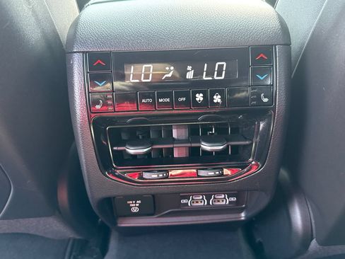 Used 2023 Jeep Grand Cherokee Overland w/ Luxury Tech Group IV RWD image 23