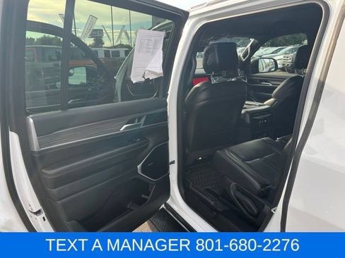 Used 2023 Jeep Wagoneer Series III w/ Preferred Equipment Group AWD/4WD image 34