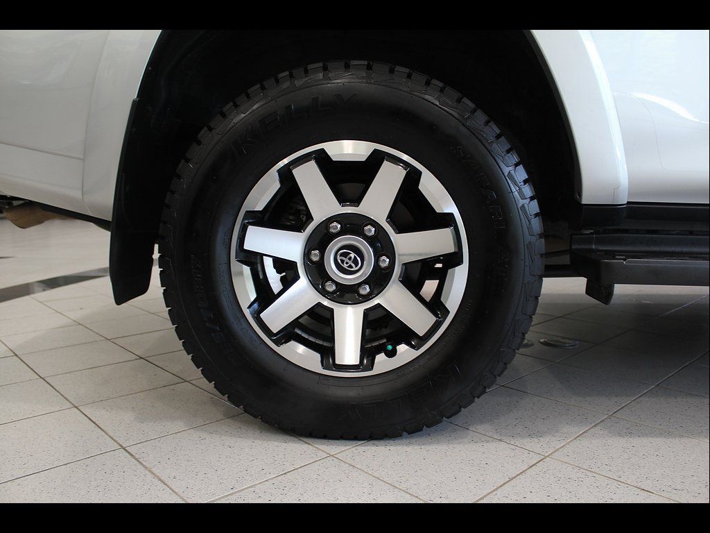 Used 2024 Toyota 4Runner TRD Off-Road Premium AWD/4WD image 11