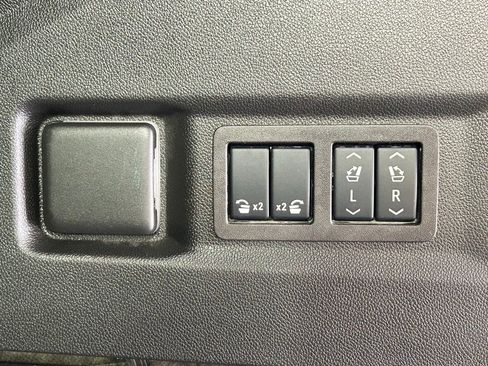 Used 2024 GMC Yukon Denali Ultimate image 17