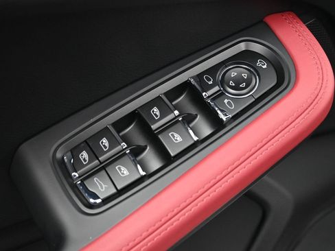 Certified 2026 Porsche Macan Turbo AWD/4WD image 19