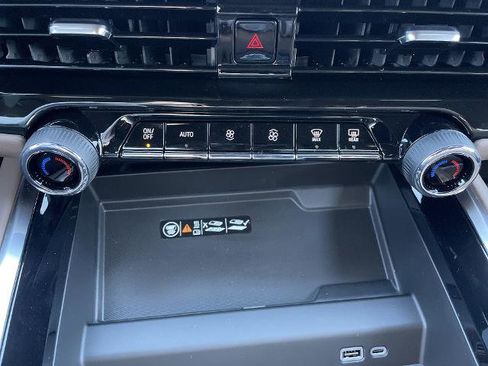 New 2026 Chevrolet Suburban High Country AWD/4WD image 34
