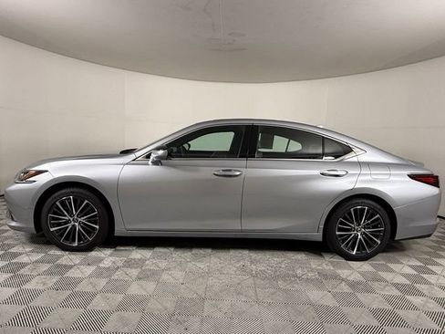Used 2025 Lexus ES 350 w/ Premium Package FWD image 3