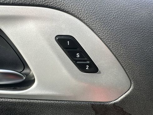 Used 2025 Chrysler Pacifica Limited image 19