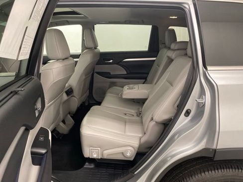 Used 2017 Toyota Highlander XLE AWD/4WD image 29