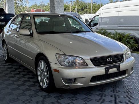 Used 2005 Lexus IS 300 image 11
