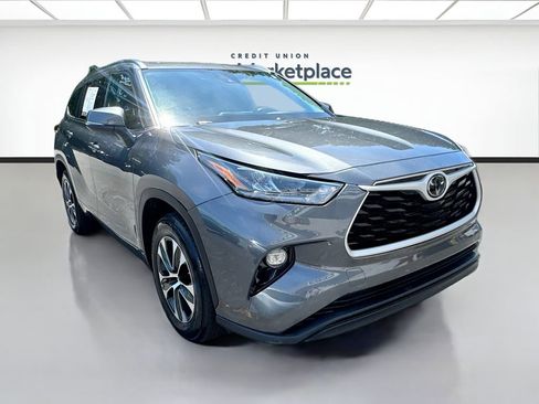 Used 2020 Toyota Highlander XLE FWD image 1