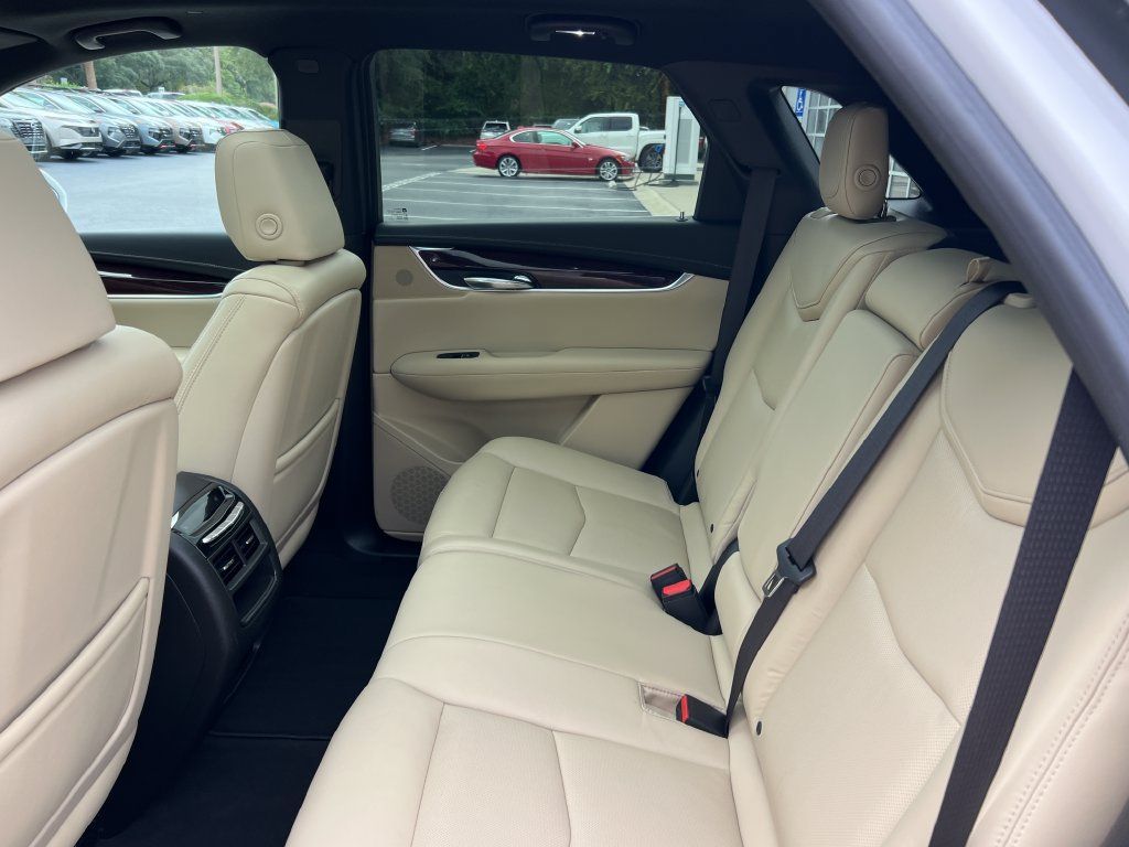 Used 2017 Cadillac XT5 Premium Luxury w/ Driver Assist Package FWD image 18