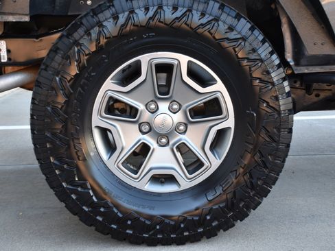 Used 2016 Jeep Wrangler Rubicon AWD/4WD image 40