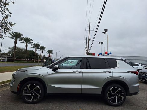 Used 2024 Mitsubishi Outlander SE Black Edition image 9