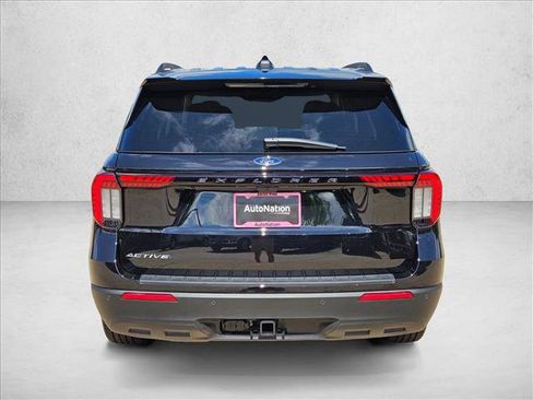 New 2026 Ford Explorer Active RWD image 8