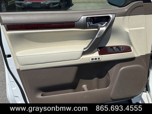 Used 2018 Lexus GX 460 Premium w/ Premium Package image 15