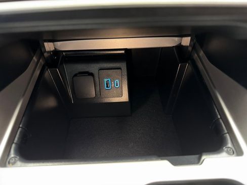 Used 2022 Ford Explorer XLT w/ Equipment Group 202A image 18