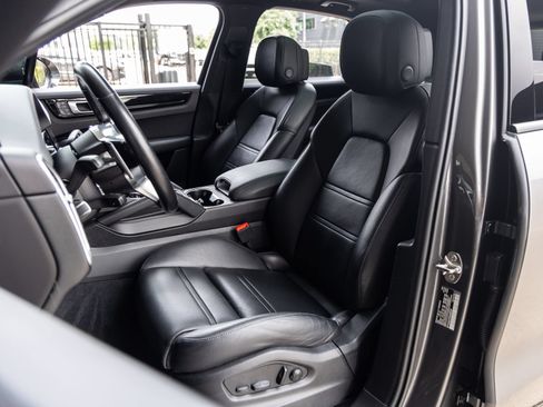 Used 2022 Porsche Cayenne AWD/4WD image 5