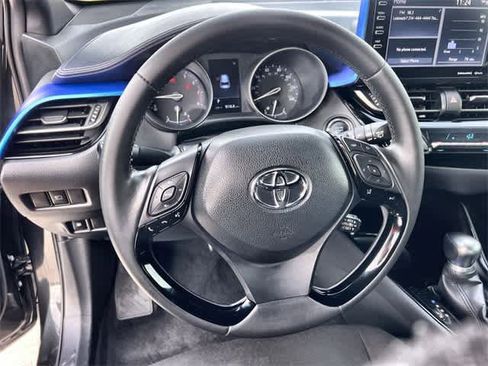 Used 2020 Toyota C-HR XLE image 17