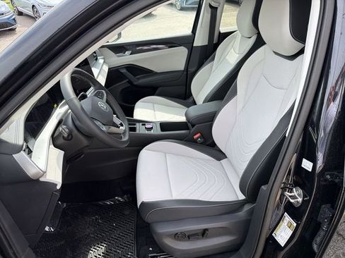 New 2026 Volkswagen Tiguan SE AWD/4WD image 12