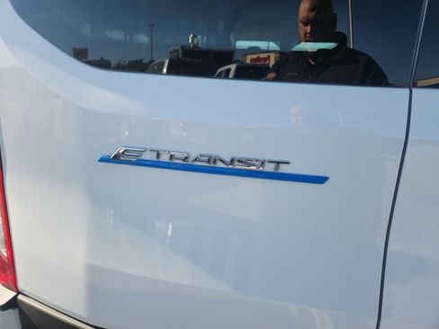 Used 2023 Ford E-Transit Medium Roof image 14