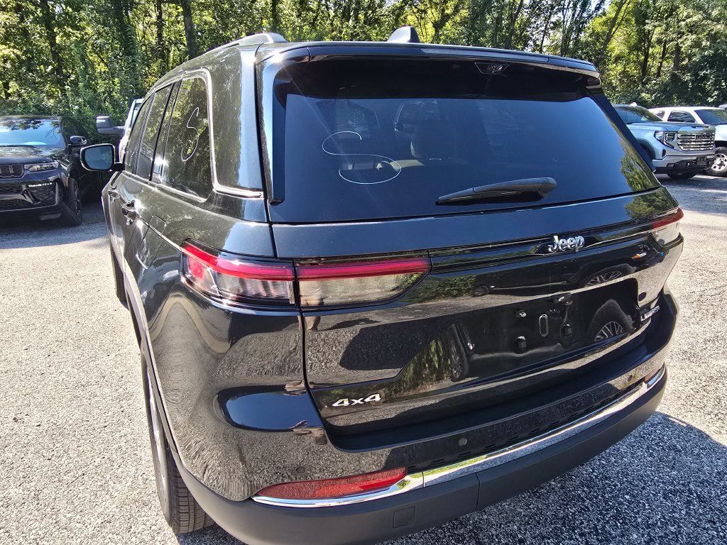 Used 2023 Jeep Grand Cherokee Limited w/ Luxury Tech Group II AWD/4WD image 5