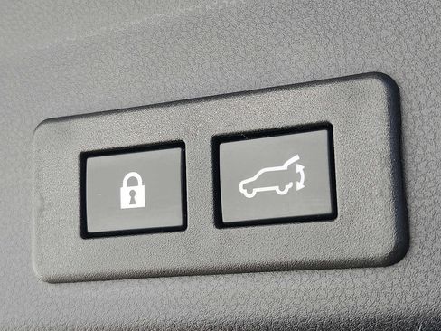 Used 2022 Subaru Ascent Limited w/ Technology Package image 29