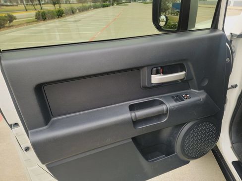 Used 2012 Toyota FJ Cruiser 4WD w/ Convenience Pkg image 6