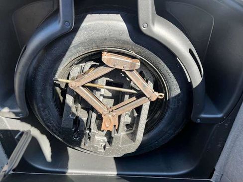 Used 2013 Jeep Grand Cherokee Laredo w/ Laredo E Group image 12