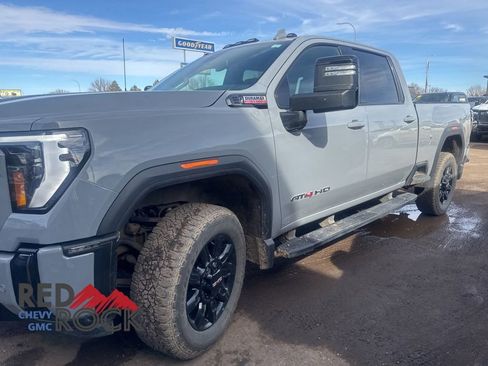 Used 2024 GMC Sierra 2500 AT4 AWD/4WD image 8