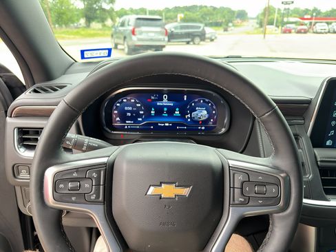 Used 2024 Chevrolet Tahoe LT w/ Luxury Package RWD image 21
